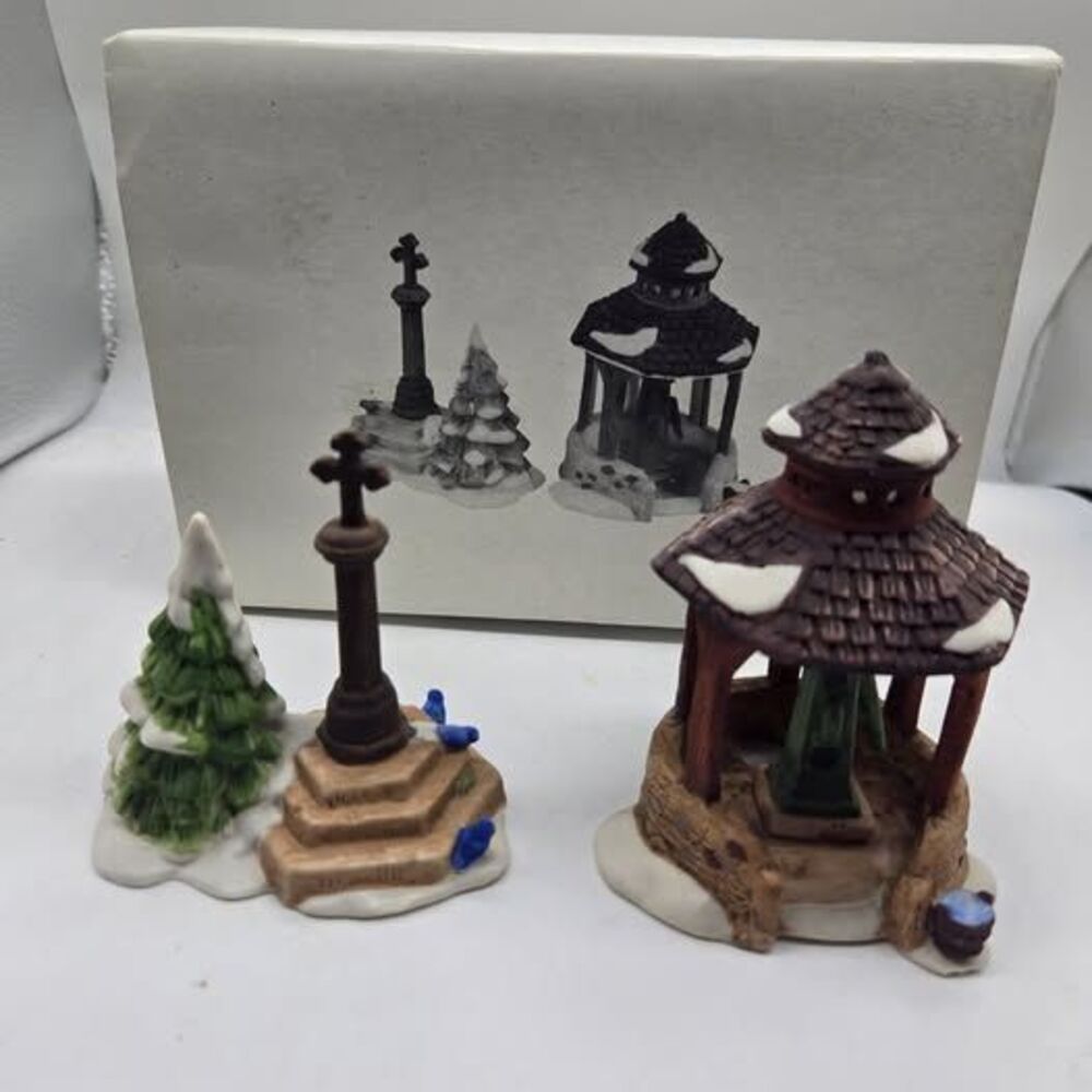 Heritage Village Collection " Village Well & Holy Cross " (GAR-1)
